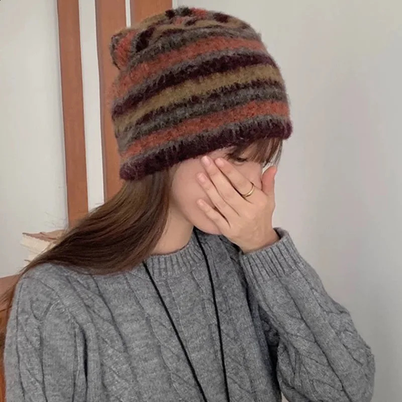 Japanese Retro Color Matching Striped Knitted Pullover Hat for Men and Women Outdoor Warm Ear Protection Trend Skull Beanie Cap 260917