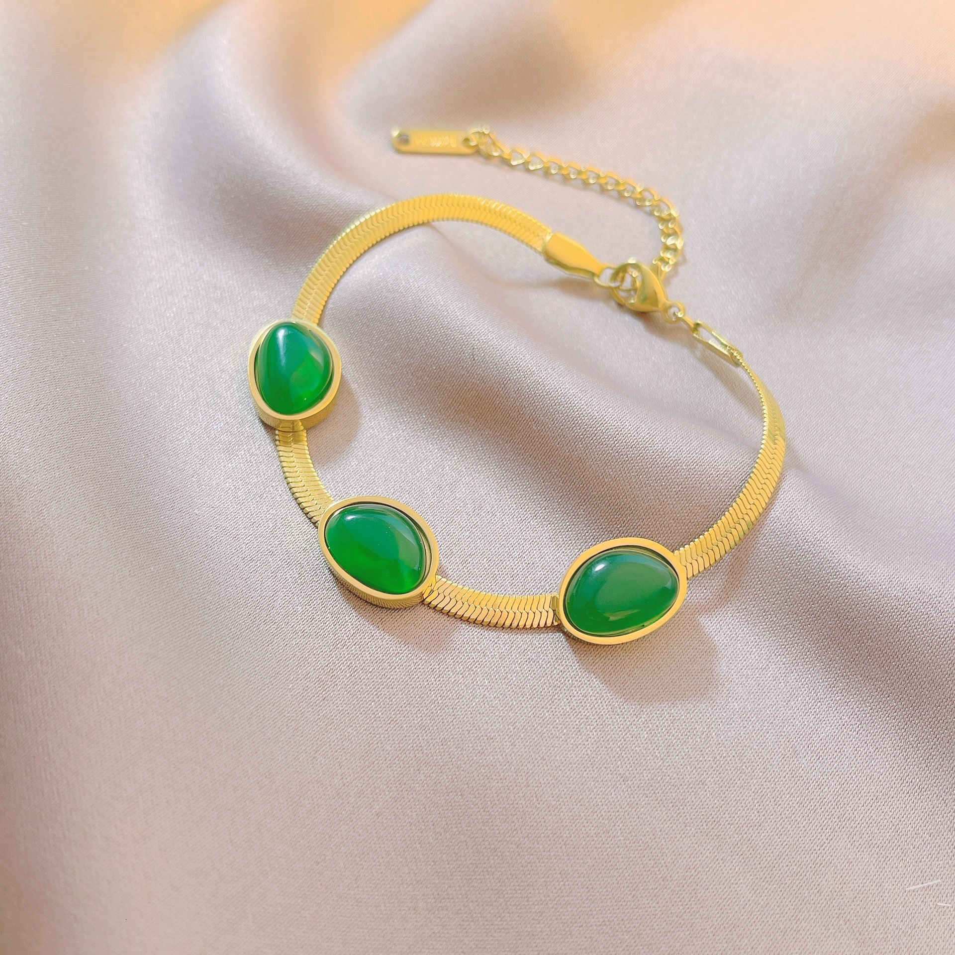 Natural stone titanium steel emerald geometric blade chain, Korean Dongdaemun style, unique and versatile fashion jewelry