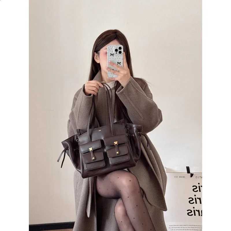 Handbag Pocket JW Motorcycle PEI Tote Bag Women's Large Capacity Commuter Shoulder Bag Crossbody Bag Oil Wax H260905