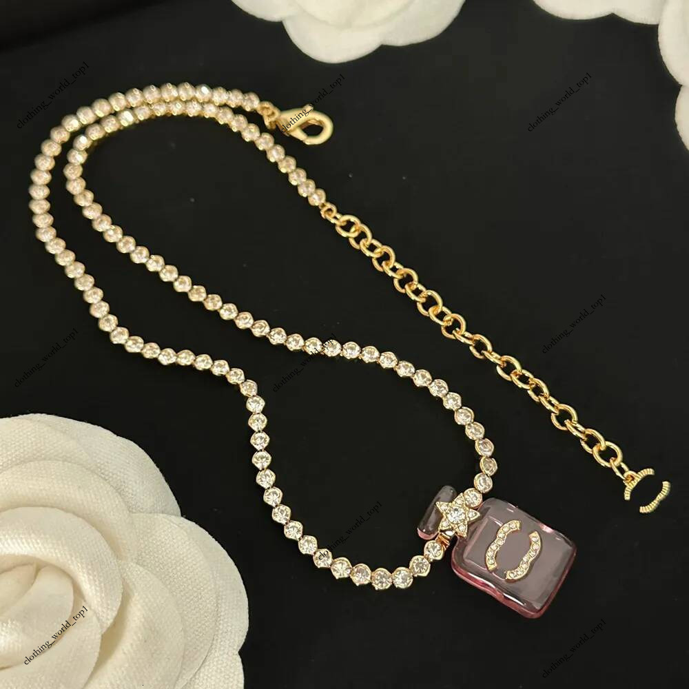 Top Style Luxury Designer Necklace Pendant Necklaces Designers Copper Diamond Letter Brand Men Women Wedding Jewelry High Quality Fashion Accessory