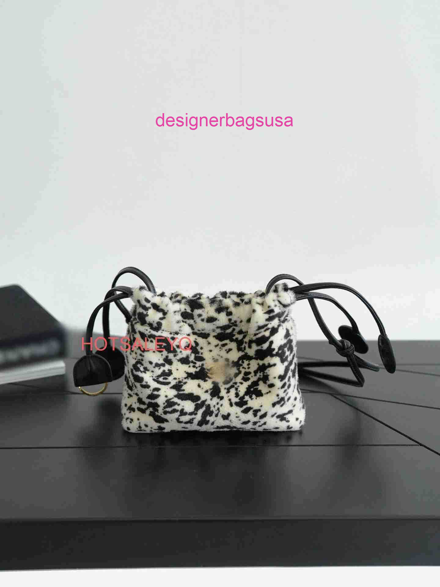 Designer Bag Black White Spot Drawstring Pouch Small 21cm Handmade Fashion Bag Luxury Bag Womens Bag Horse Fur Gold Hardware Yqtgood
