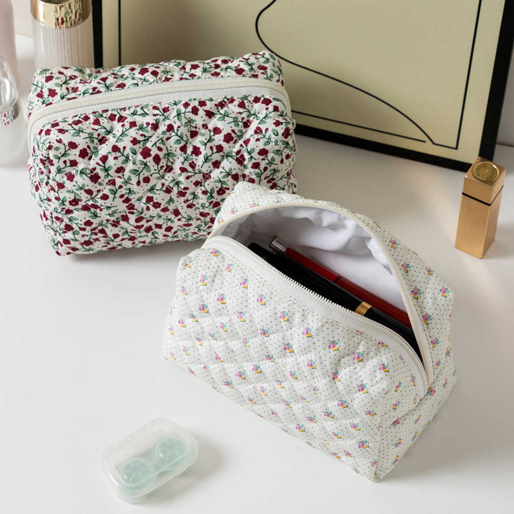 Capacity Women's Large Cosmetic Bags Cases Casual Ladies Small Storage Bag with Zipper Female Travel Clutch Bag Small HandbagsT260917