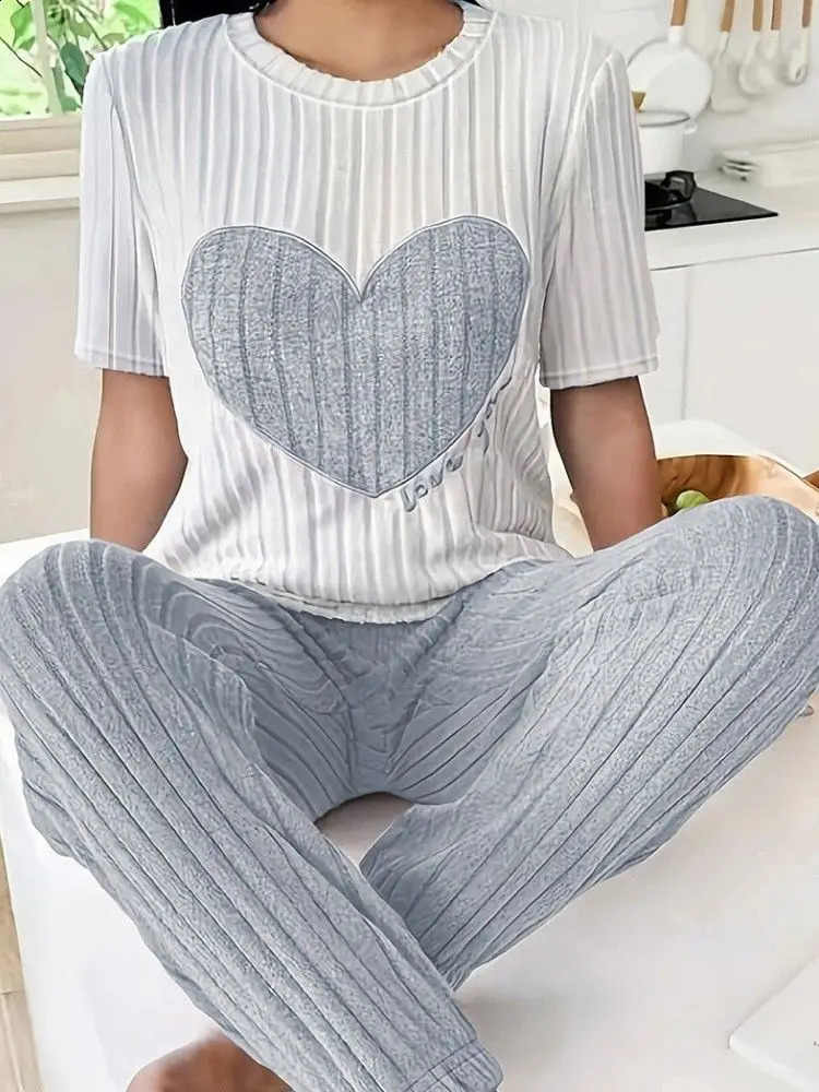 Women Sleepwear Autumn Winter Warm Two-Piece Heart Print Round Neck Short Sleeve Tops and Long Pants Pajamas Set Home Wear 260917