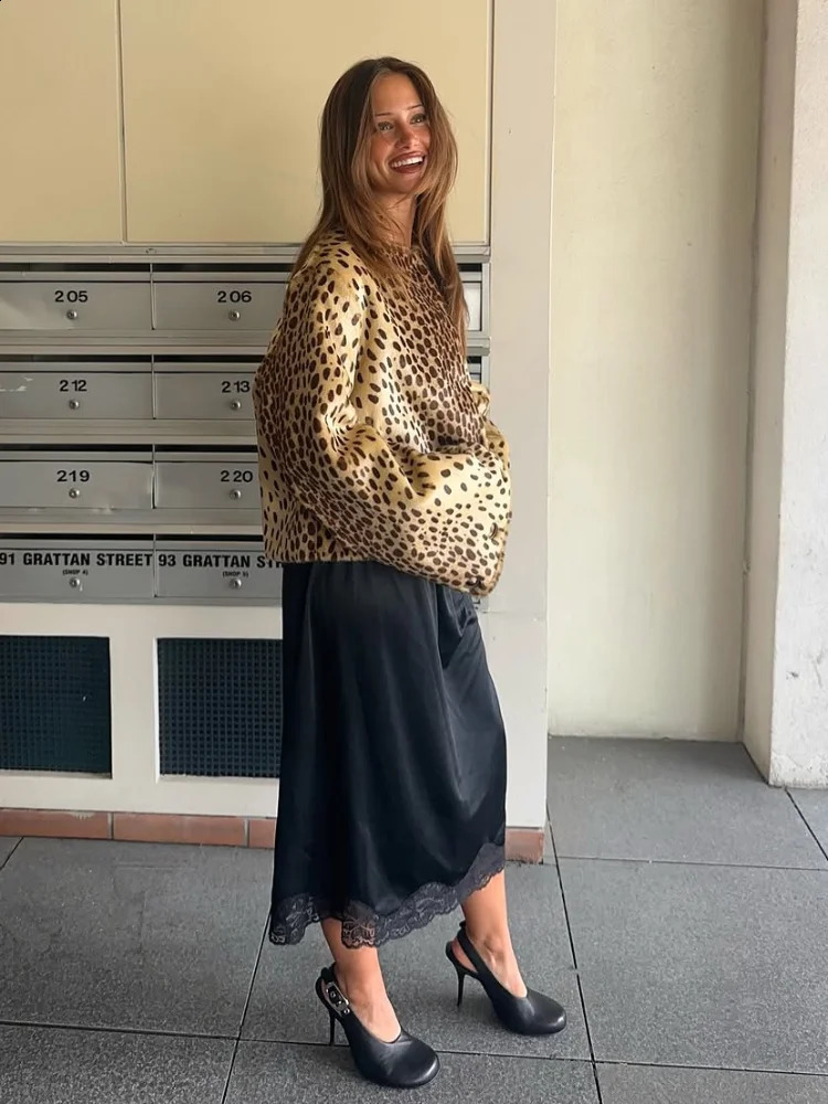 Vintage Leopard Printed Short Coat Women Chic Full Sleeve Round Neck Loose Cropped Coats 2026 Lady Spring Commute Street Jacket 260916