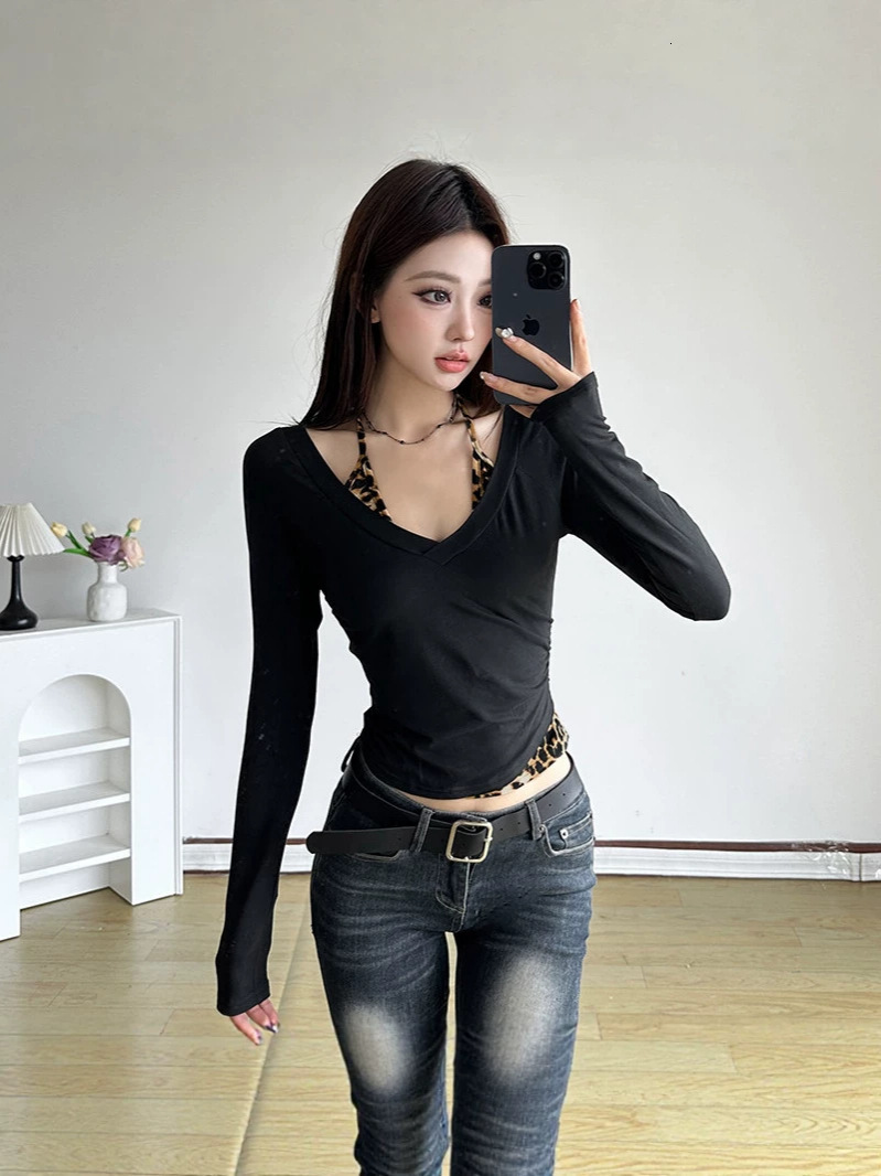 Spicy girl leopard print halterneck faux two-piece top for women, 2025 spring/autumn new American-style black slim-fit V-neck long-sleeve T-shirt 23