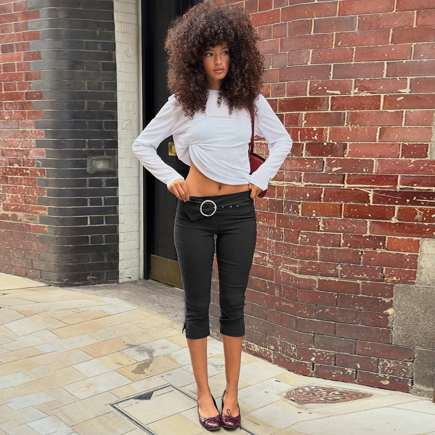 Retro punk style, featuring Japanese-style buckle metal ring embellishments, with unique design, five-point length, street-style casual look, and sl