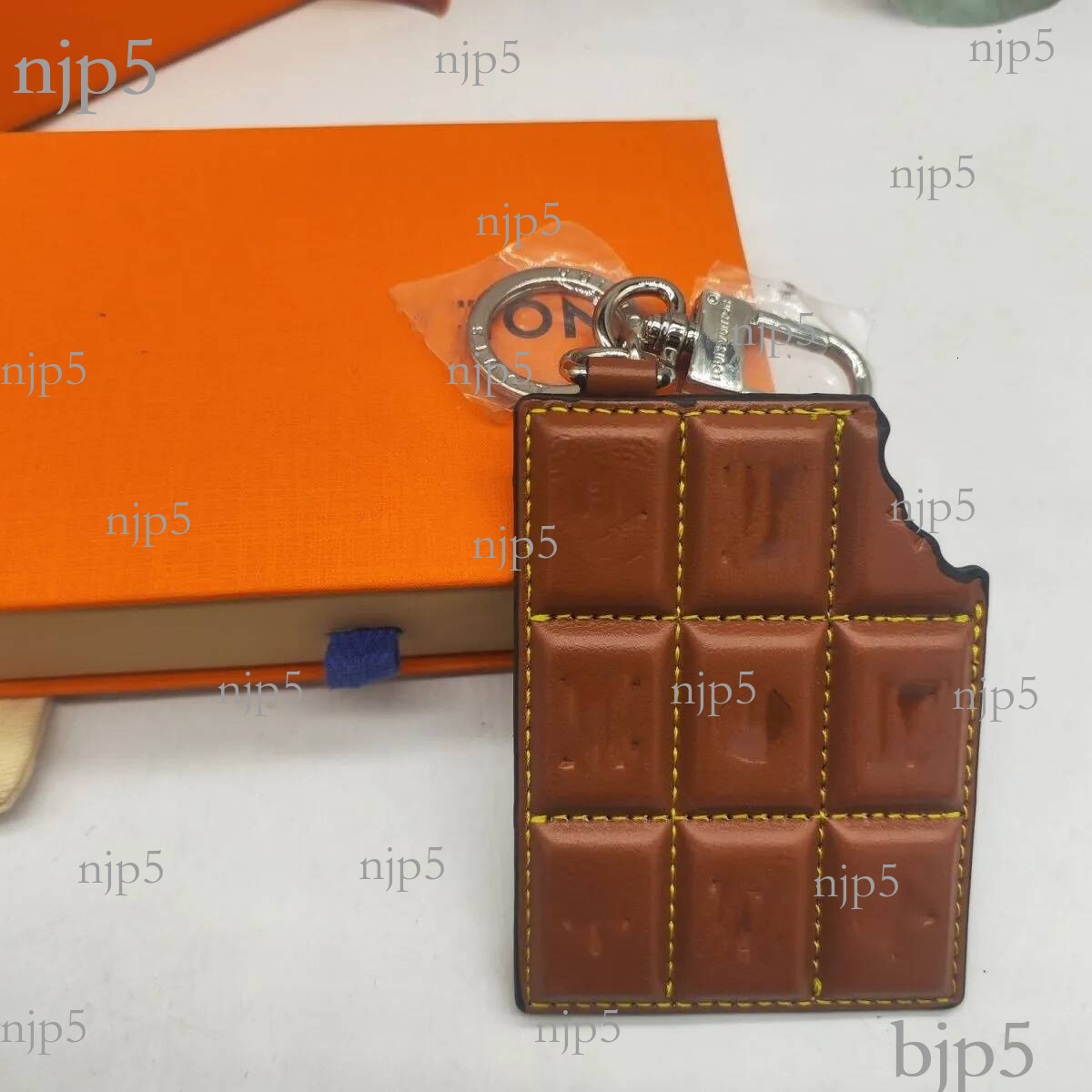 7*9CM Mens Designer Keychain Luxury Charm For Women CHOCOLATE BAR FIGURINE Leather Keyring Classic Letters Stainless Steel Fashion Bag Pendant Key C