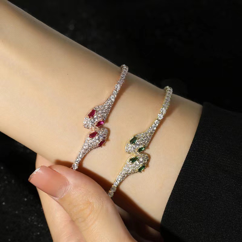 Xiaohongshu European American style copper bracelet with micro-inlaid cubic zirconia, popular snake design, adjustable, exuding a sophisticated and