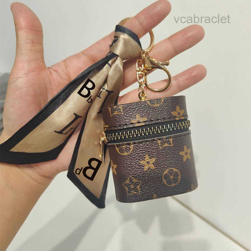 Keychain 2026 New Designer Letter Key Lipstick Keychains Fashion PU Leather Purse Pendant Car Keyring Chain Charm Brown Flower Mini Bag Trinket Gift