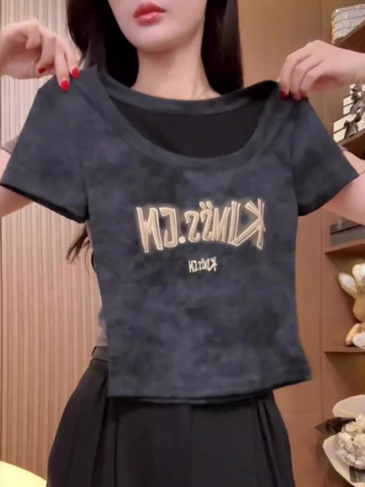 2024 new style, trendy short-sleeved U-neck t-shirt women, featuring a fitted waist, vintage distressed design, and high-waisted tie-dye half-sleeve