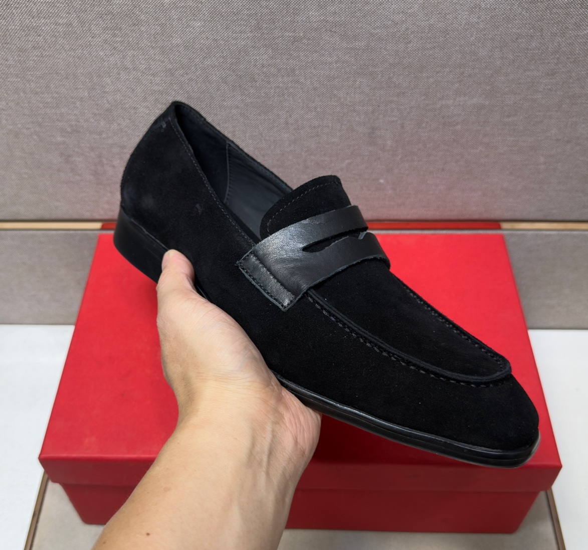 Designer Luxurys Dress Shoes Office Men's Handmade Breathable Suede English Loafers Vintage Soft Leather Slip-On Shoes Footwear for Men