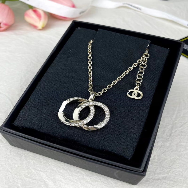 A favorite among ladies High-end simple necklace designer Valentine's Day necklace, charming jewelry gift for women Romantic Present