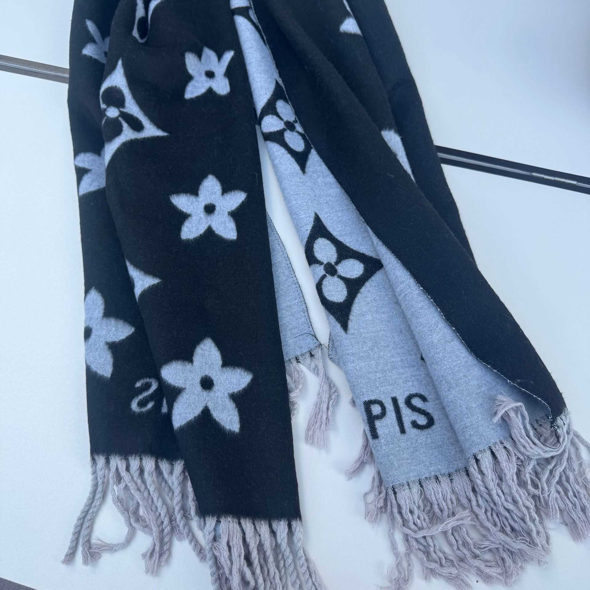 shipping free scarves 2025 High-Quality long thick scarf and warm imitation cashmere scarf Experience white black S260917ZE6S