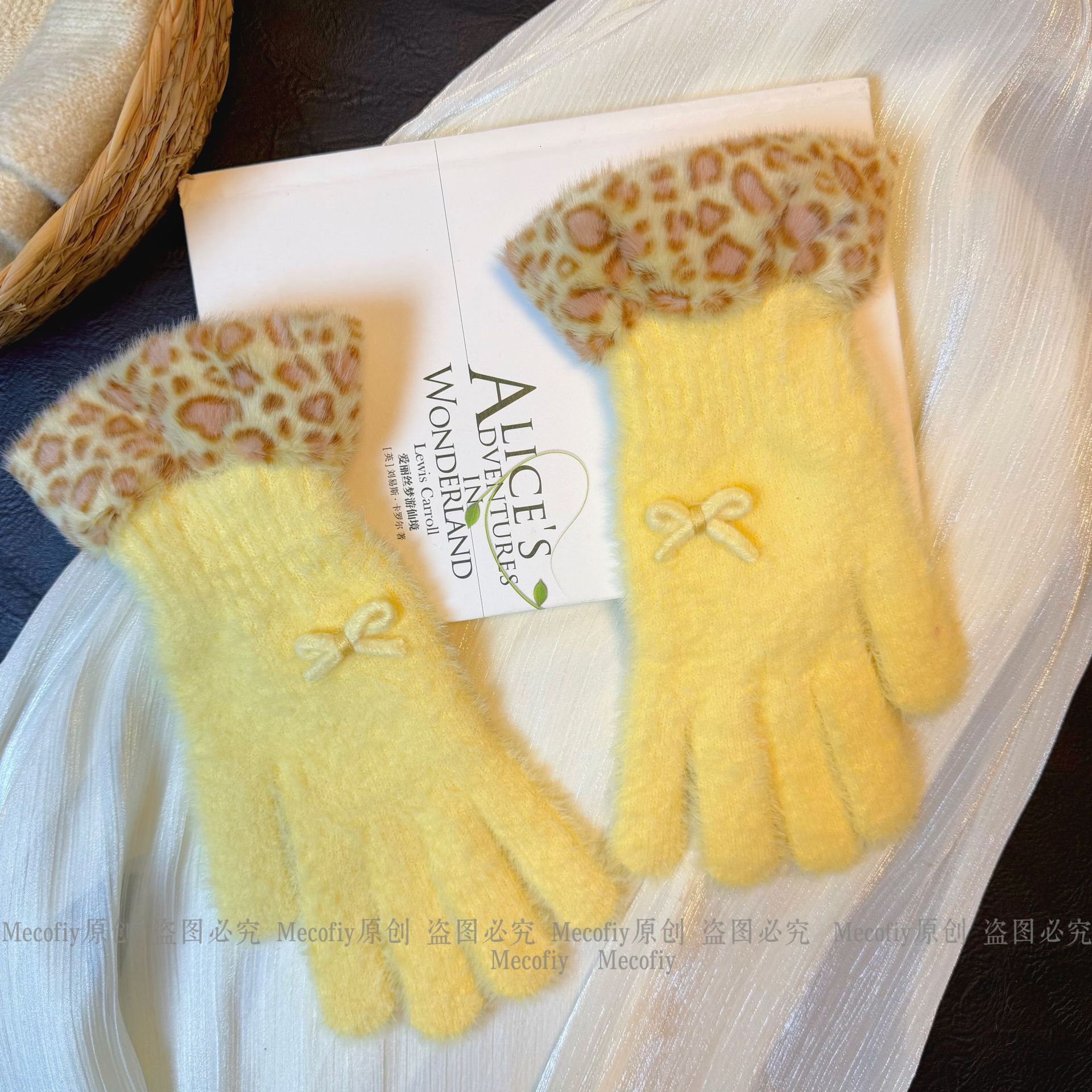 Girly Bowknot Gloves for Women, Fingered Winter Plush Thickened Warm Gloves, Creamy Yellow Milk Powder Color