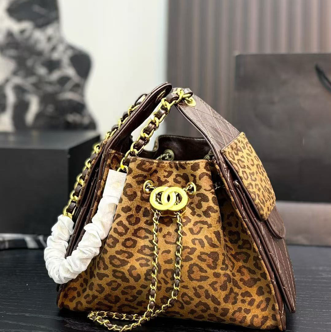 Retro leopard print faux suede bucket shaped handbag with drawstring design and gold chain strap, fashionable women's slanted shoulder wallet