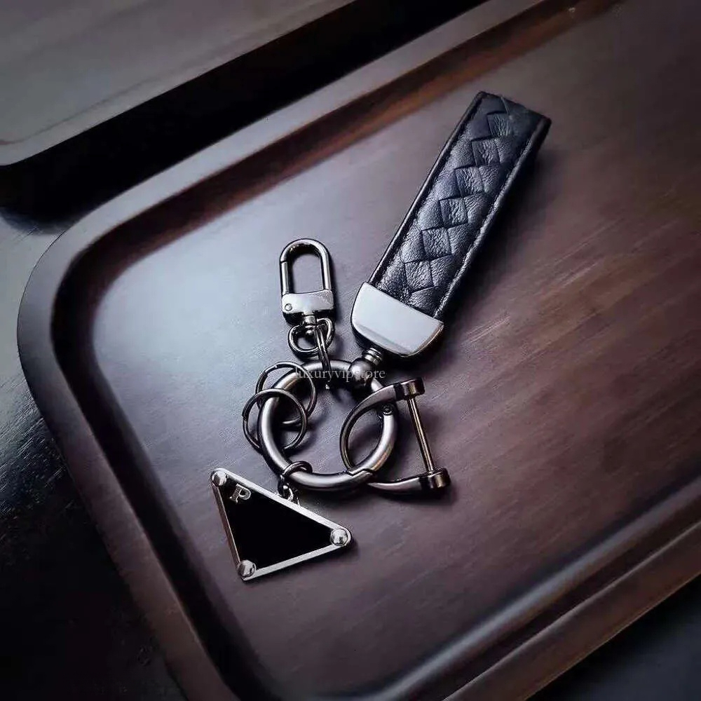 Designer Accessories P Keychains Letter Pattern Car Keychain Jewelry Gifts Lanyards for Bag Key Chain Heart Keyring Bags Pendant 2312251D