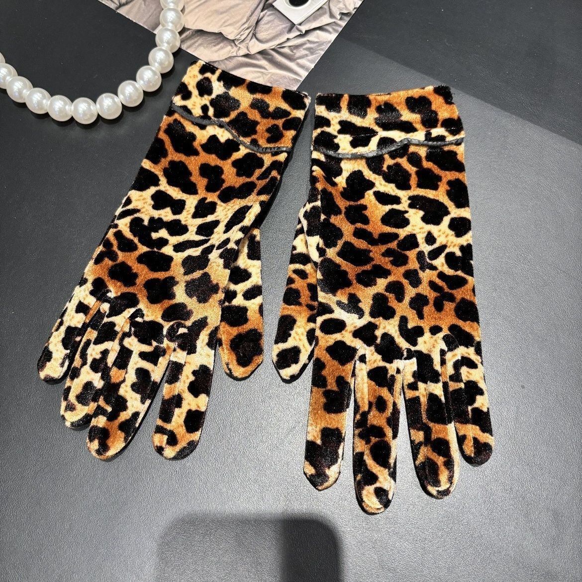 Velvet for Women, Autumn Winter, Warm and Cold-Proof, Outdoor Riding, Electric Scooter, Square Dance, Thin Elastic Gloves