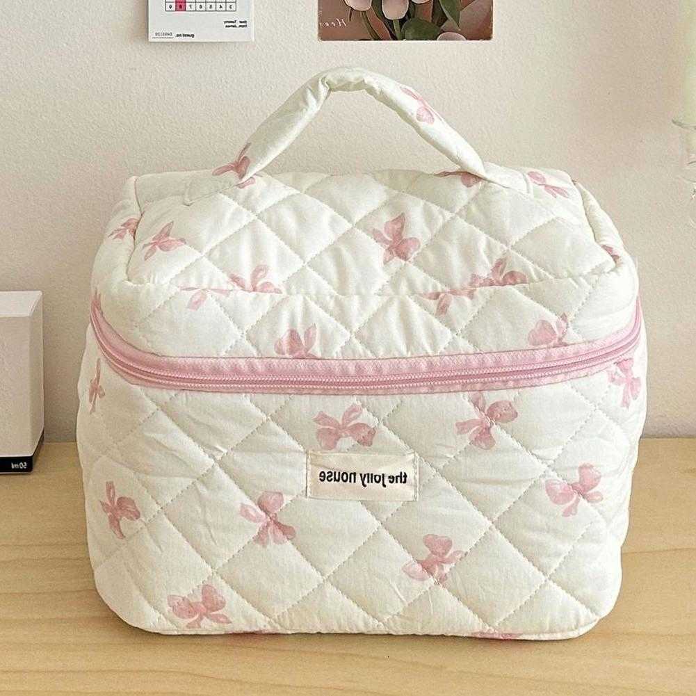 Bow Quilted White Makeup Bag Cute Cosmetic Pouch for Girls Large Capacity Travel Toiletry Organizer Handbag Portable Wash BagT260917