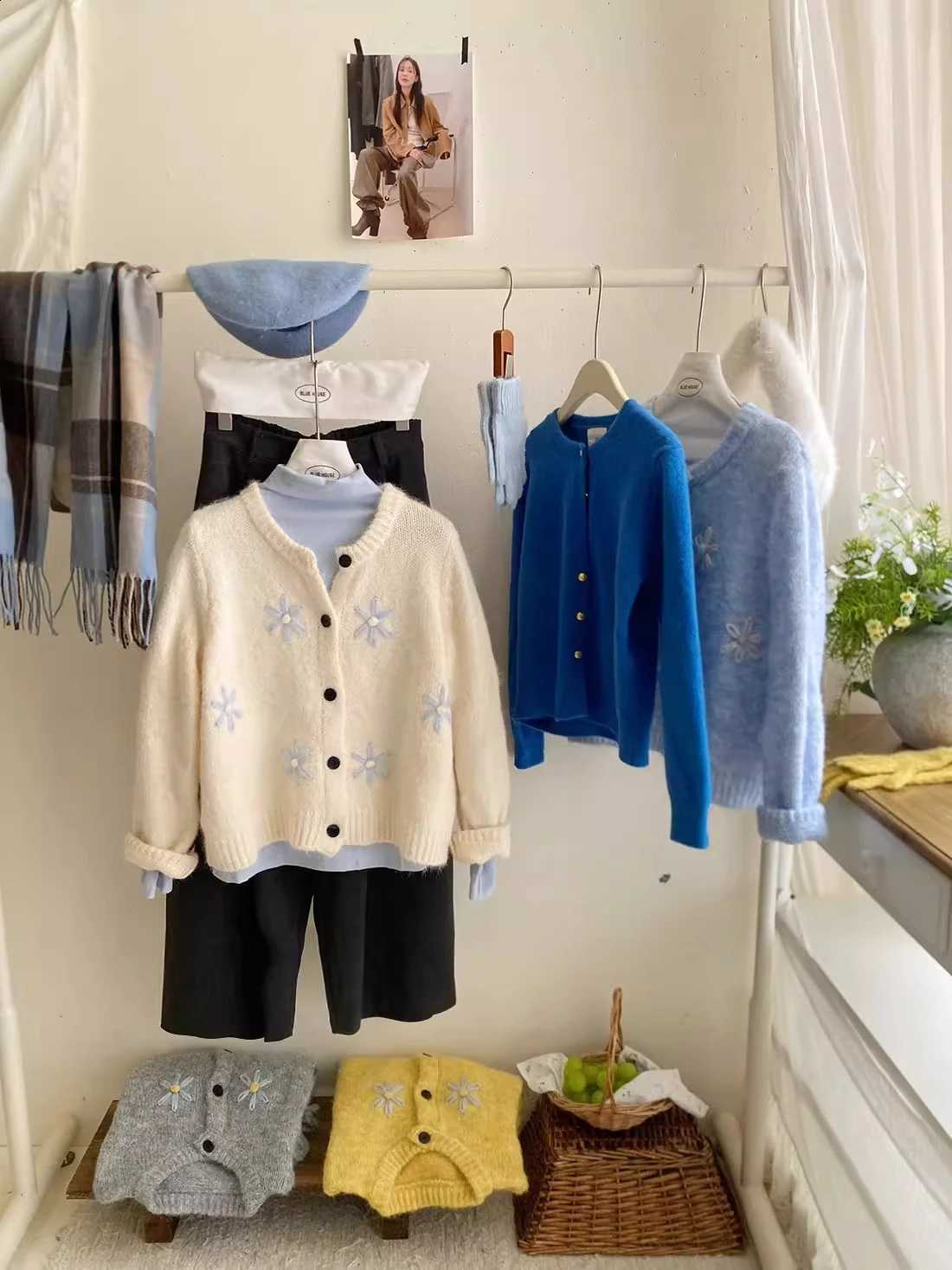 Vintage Floral Knit Embroidery Cardigan Women Long Sleeve Single Breasted Casual Sweater 2025 Autumn/Winter Cozy Knitwear J260916