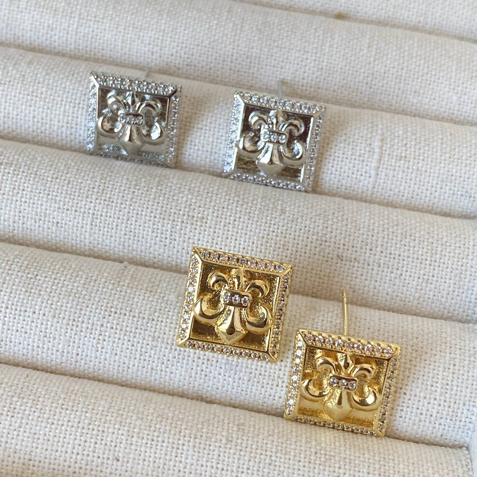 New minimalist iris-shaped square earrings, 925 sterling silver, fully studded with diamonds, exuding light luxury elegant vibe, a sophisticated and