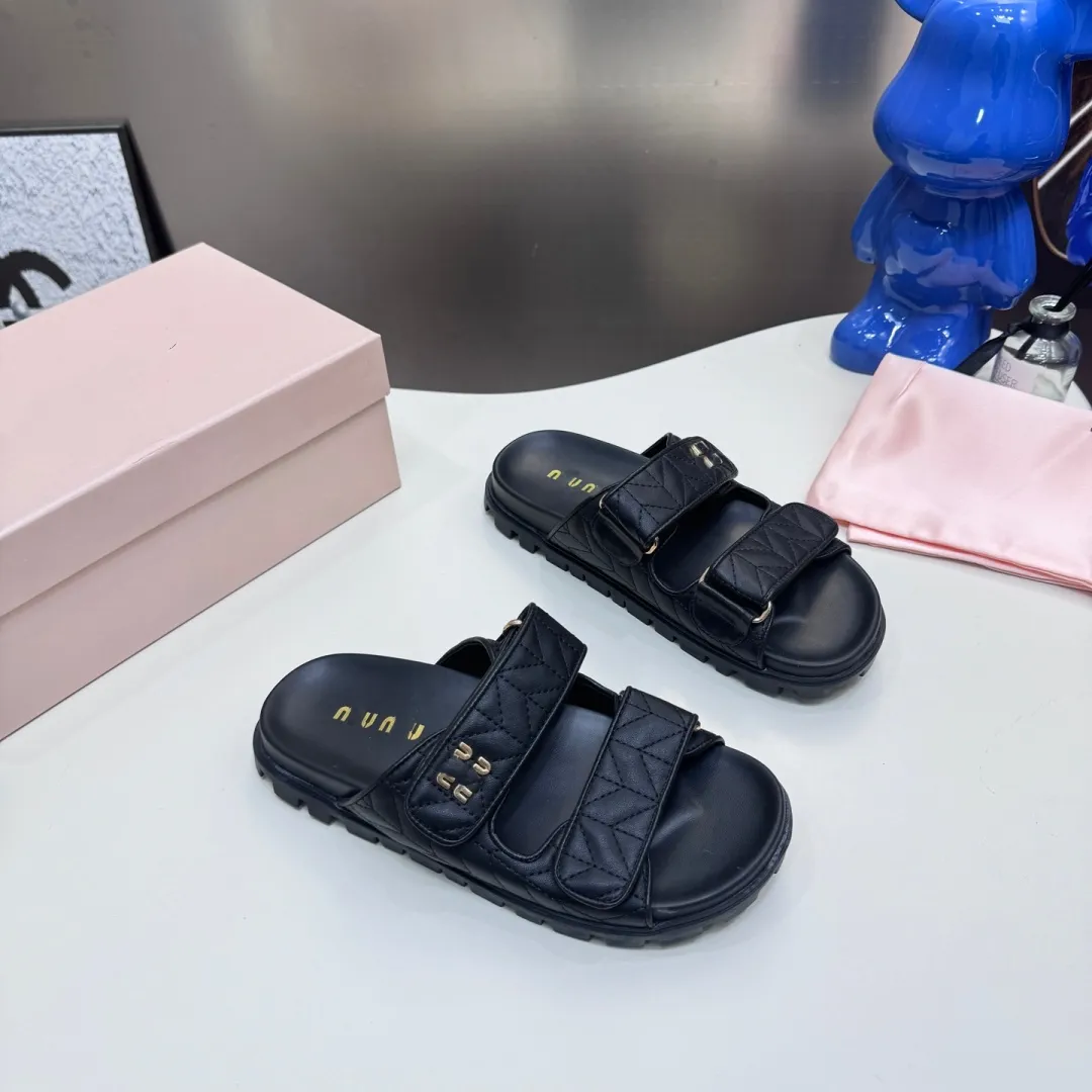 2026 Spring and Summer Women's Beach Slippers Comfortable High Quality Luxury MM Sandals casual flat shoes for women