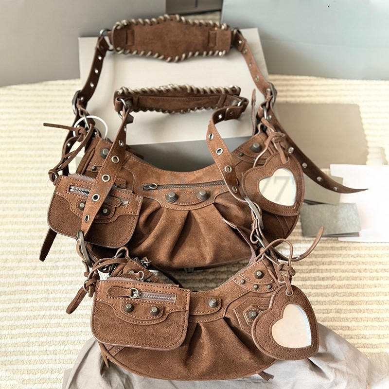 City Motorcycle Bag Designer Underarm Bag Luxury Bag High Quality Ladies Casual Bag Hobos Tot Sac Rivet Hardware Half Moon Cosmetic Bag
