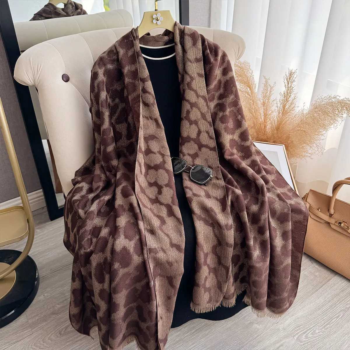 2025 New Design Brand Spring and Autumn Women Scarf Fashion Leopard Print Hijabs Scarves For Ladies Shawls Wraps Pashmina Stoles Z260917