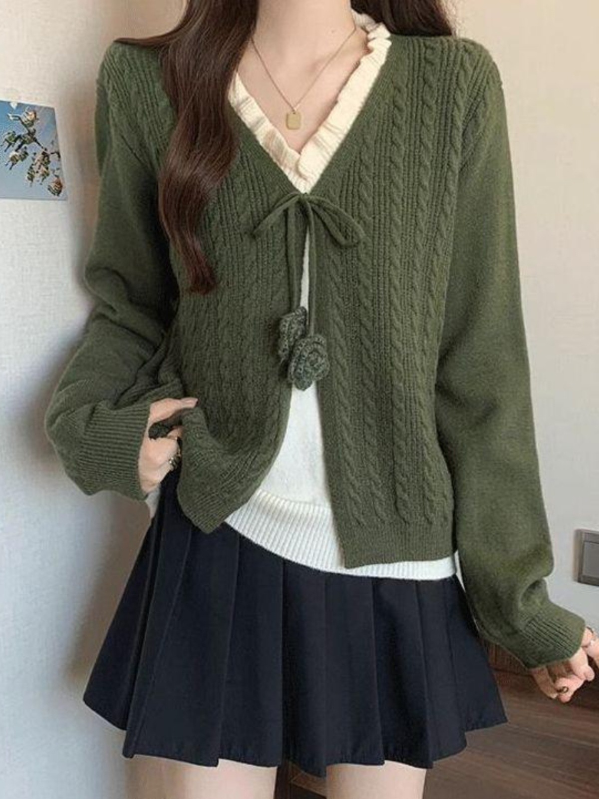 New autumn/winter collection: French-style green two-piece look V-neck knit top, plus-size women's clothing, thickened sweater for layering 8f