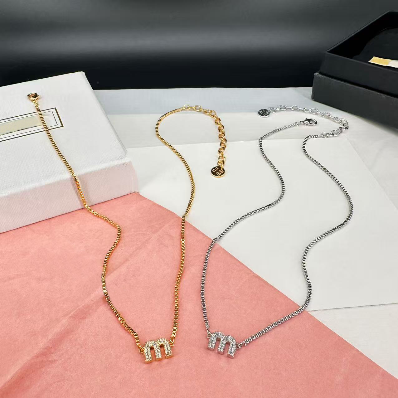 Minimally Designed Zircon Pendant Necklace Plated With Gold And Silver Letters Fashionable And Exquisite Gift Suitable For Womens Casual Style Paire
