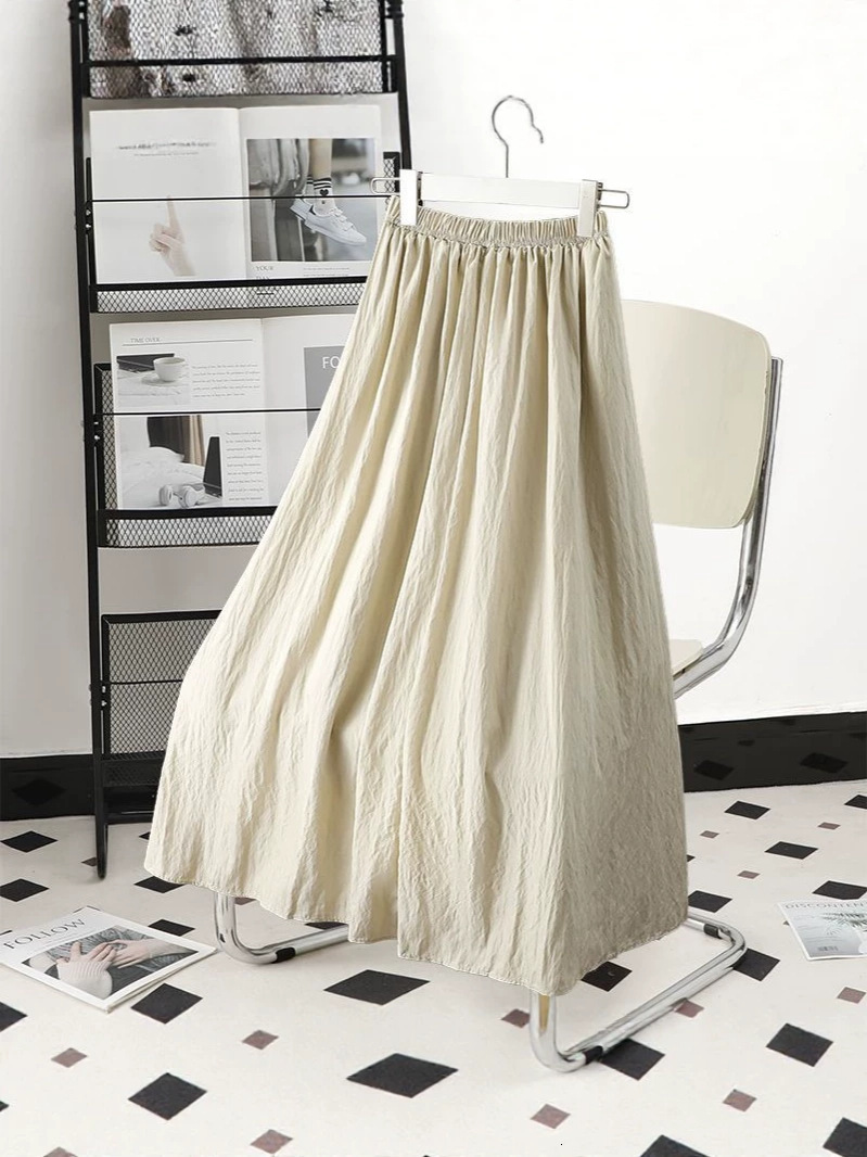 2026 new niche style versatile solid color midi skirt for women, slimming pleated casual A-line skirt, trendy on Instagram 03