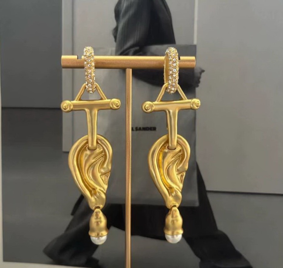 Schiaparelli Features series brass ear shaped pearl pendant Eardrop Hoop earrings Ear Studs E488