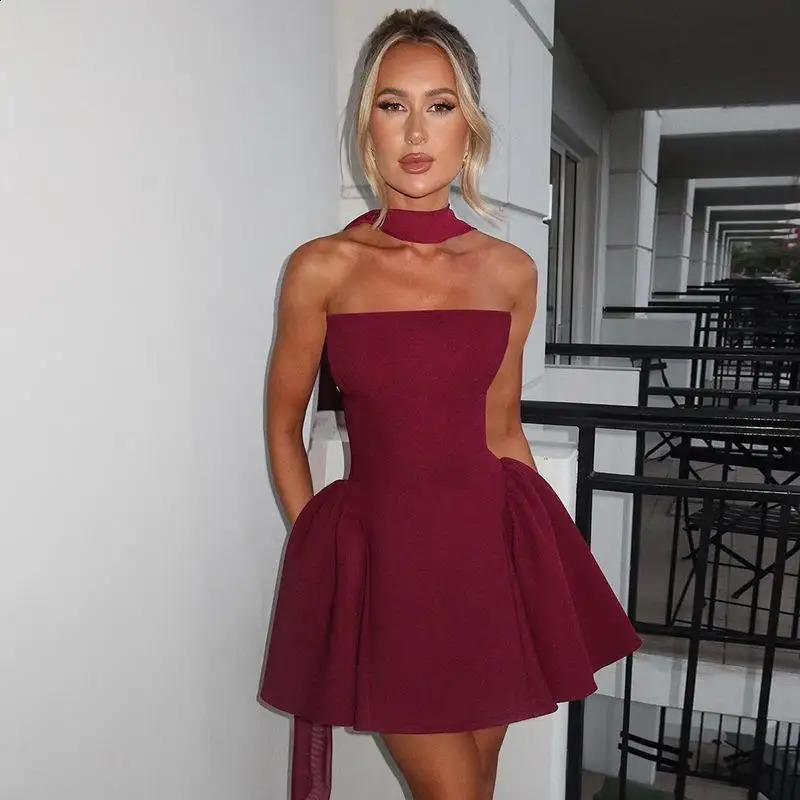 Fashionable Sexy Short Strapless Dress Women's Winter Arrival Back Zipper n Midi Skirt Elegant Chic City Walk Dress 260917