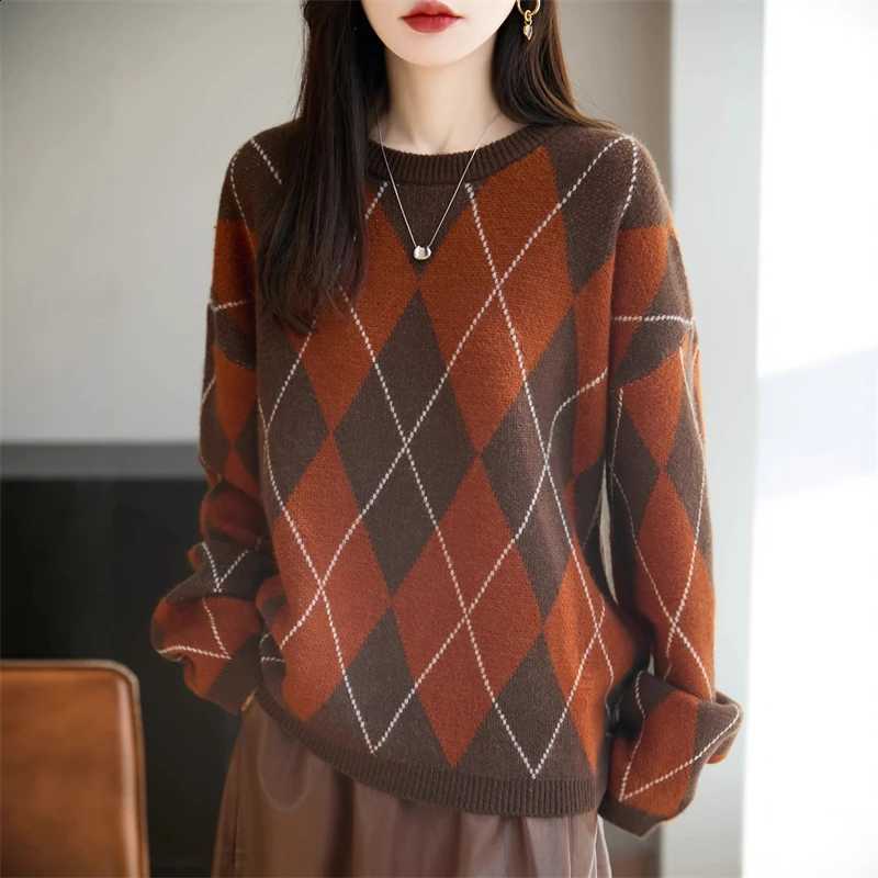 New Autumn Winter 2025 Pullover Sweater Color Matching Sweater Stripe Round Neck Retro Contrast Sweater Loose Knit Tops J260916
