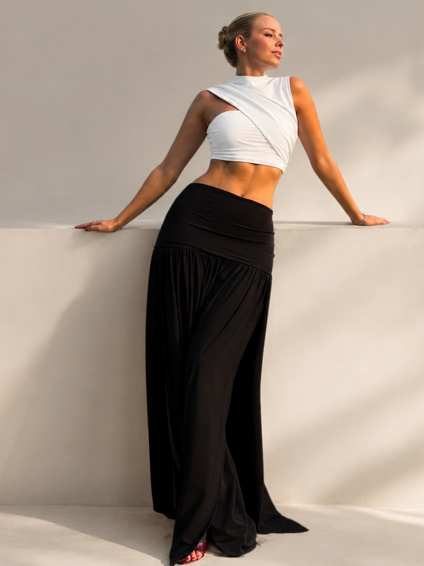 Elegant stylish European American solid-color maxi skirt high slit, perfect for casual streetwear, loose fit, versatile, slimming, and with a beauti