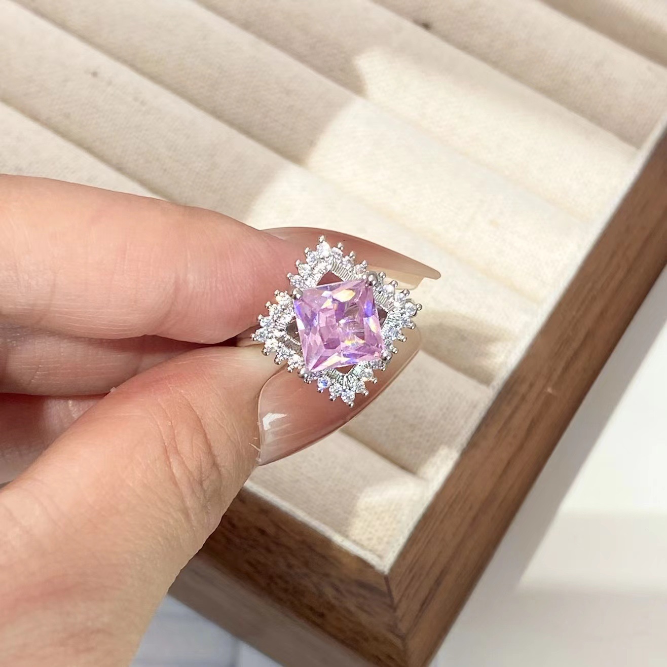 European and American cross-border heavy-duty pink square diamond women, niche high-end light luxury adjustable open ring, elegant ring for live str