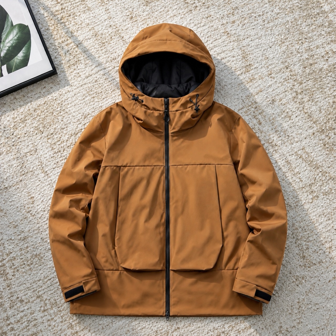 O Solid-color hooded windproof coat with large front pocket. Men's and women's commuter waterproof jacket.