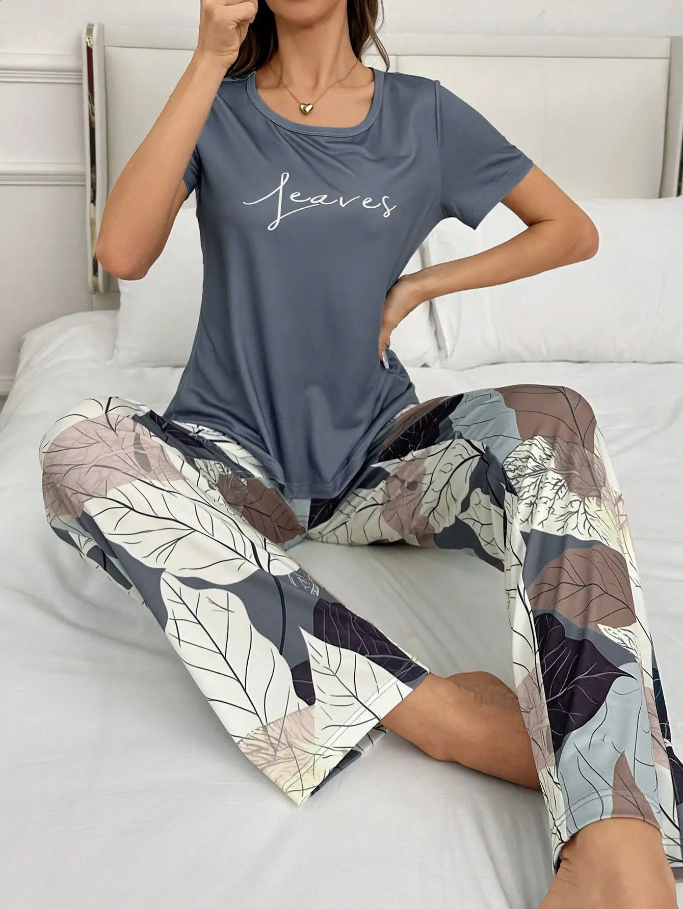 2-Piece Set of Women's Four-Season Pajamas Elegant Floral Print Comfortable Short-Sleeved Long Pants Pajama Set 260916