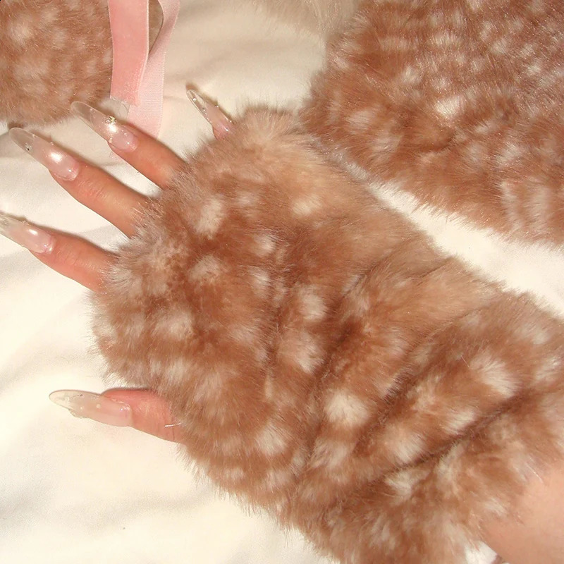 Christmas Elk Deer Finger Hair Gloves for Women Elk Series Faux Fur Japanese Half Finger Winter Fawn Spot Warm Plush Accessories260915