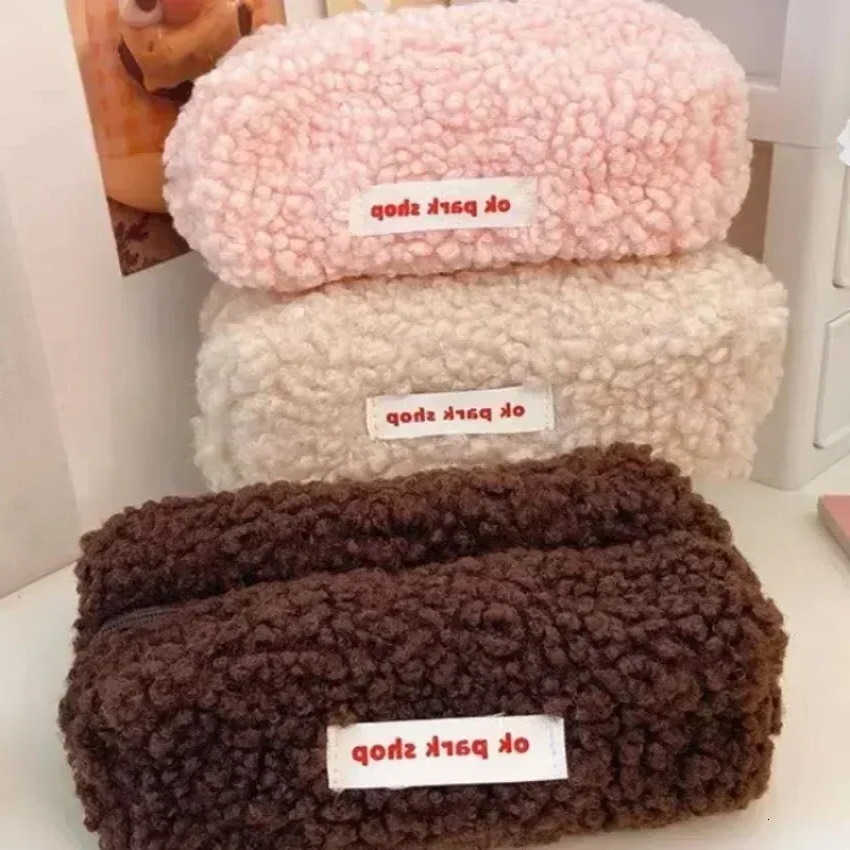 Makeup Cute Plush Bag Stylish And Simple Lamb Wool Travel Makeup And Wash Bag Large Capacity Coin Purse Stationery Storage BagT260917