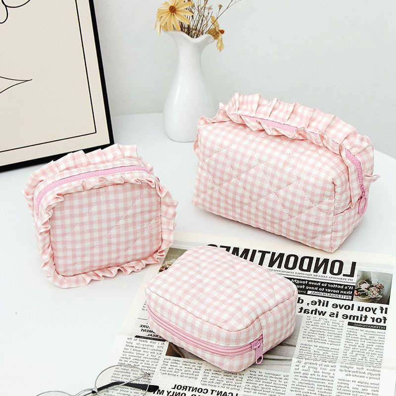 Color Random 1pcs Fresh Plaid Makeup Bag Cute Girl Travel Wash Listick Toiletry Bag Summer Hand Storage Cosmetic Bag CaseT260917