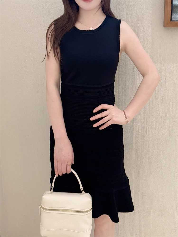Cinching Ladies Waist A-Line Ruffles Hem Knit Vest Robe Women's Round Neck Black Knitted Tank Dress 2026 Summer New C260917