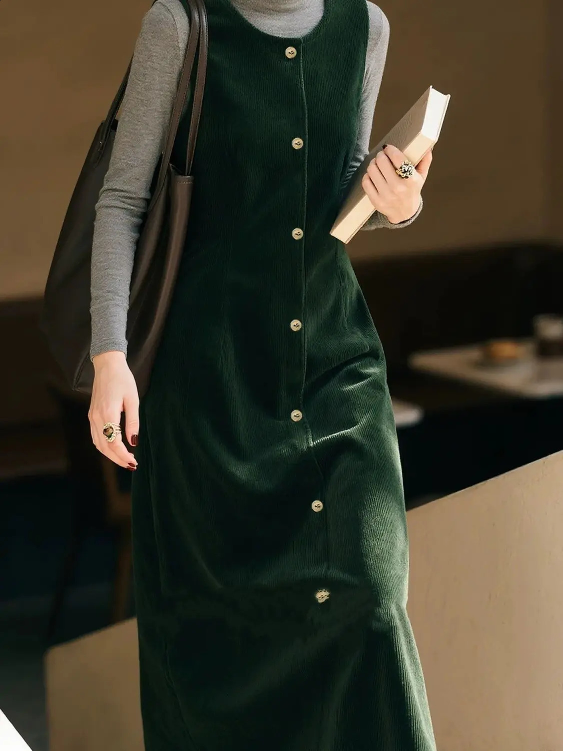 Green Velvet Sleeveless Dress For Women 2026 Autumn And Winter Collection Retro Versatile Fashionable Mid Length Skirt 260905