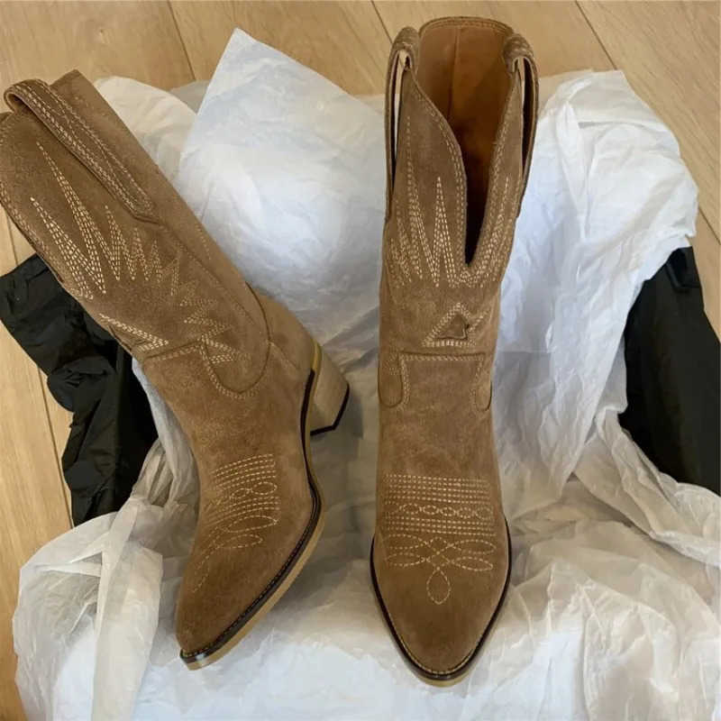 Western Boots 2025 Autumn Women Winter Embroidery Flower Women Ankle Boot fashion Women Shoes Pointed Toe New Botas D260917