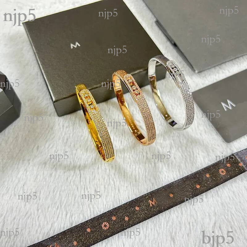Designer High quality for your choice Luxury designer bracelets couples style valentine gift elegant women bracelet removable diamonds 0005