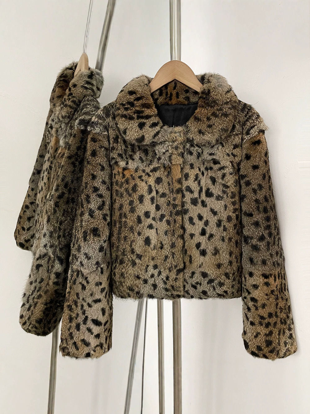 American-style retro leopard print, unique stylish top for women, new autumn/winter collection, genuine rabbit and faux fur combined