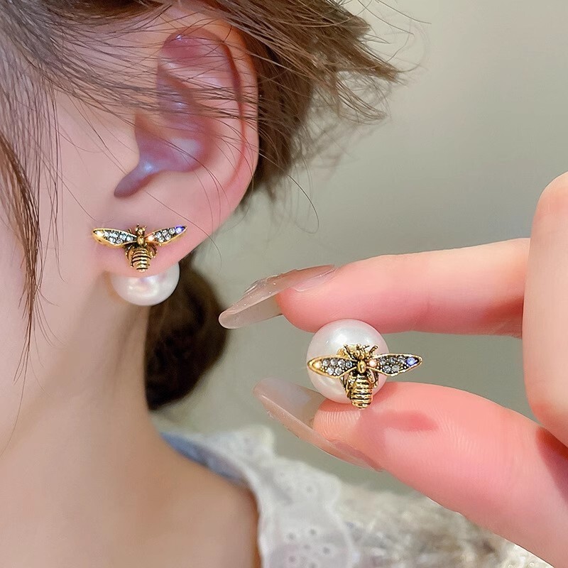 Luxury Brand Designer Jewelry Silver Needle Inlaid Diamond Pearl Bee Front Back Wearable European And American Style Unique Design Niche Temperament