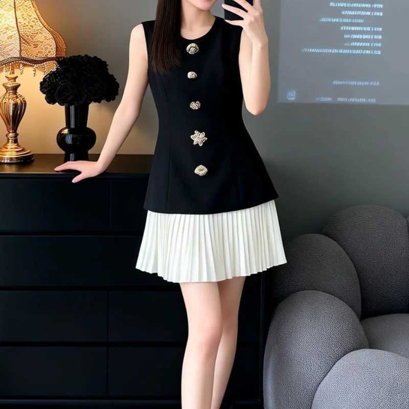 Summer High Quality Fashion Black Vest Dress Women Metal Buttons Stitching White Pleated Small Fragrance Lady Short Dress C260917