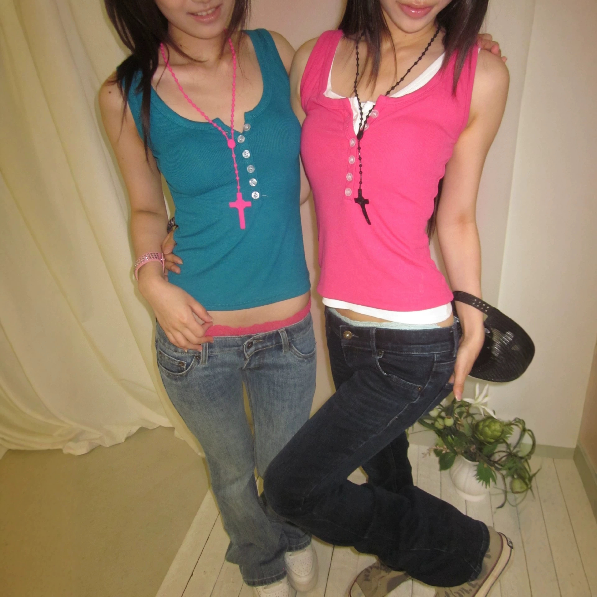European and American cross-border millennial-style vest, colorful, slim-fit, short, U-neck, sleeveless, racerback, inner wear 66
