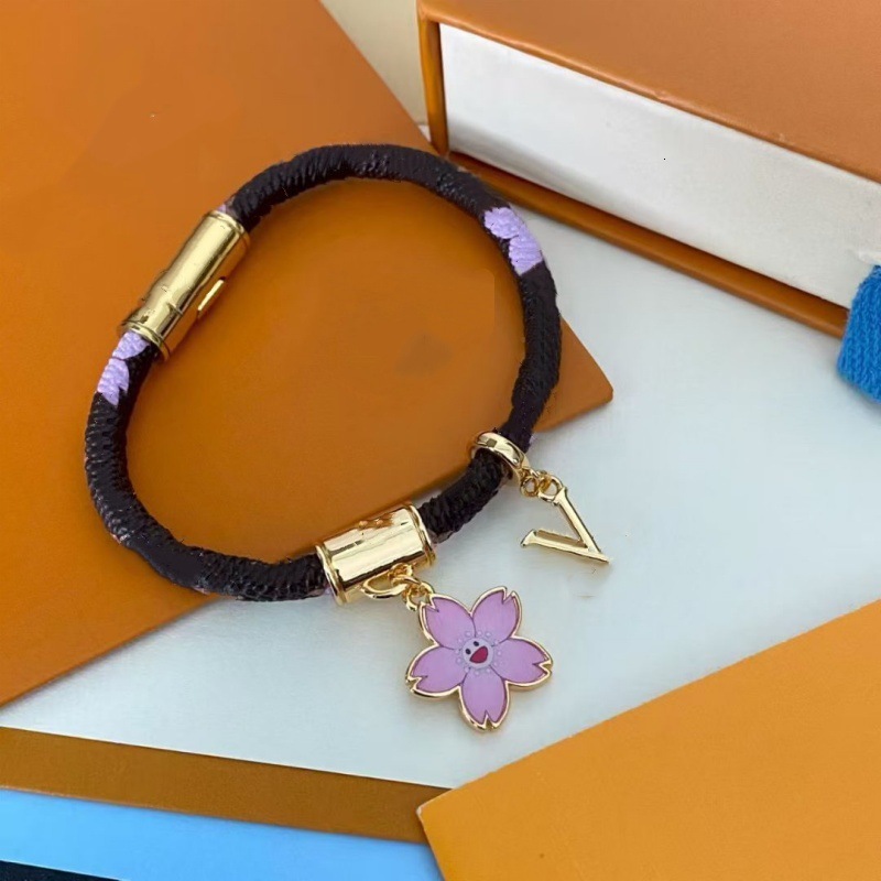 Designer Lousi Lyu's New Cherry Blossom Bracelet Series Is A Light Luxury And Versatile For Women