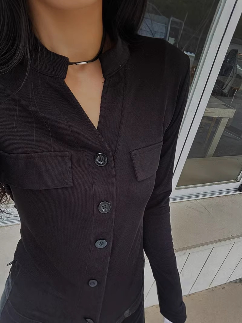 Korean-style, minimalist solid-color, figure-flattering long-sleeve top, perfect for spring autumn, with chic sophisticated design, and a trendy, 3b